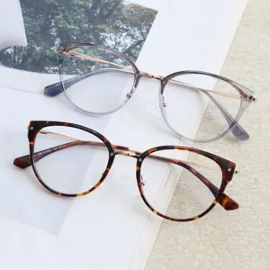 Montatura per occhiali da vista a gatto in metallo, occhiali trendy retrò per donna e uomo.