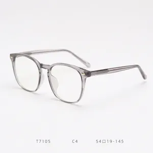 Detalle de las gafas ópticas vintage de montura grande, acetato gris claro elegante y moderno.