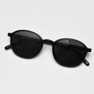 Classic black round frame sunglasses for men and women, vintage UV400 sun protection.