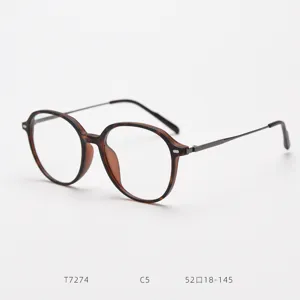 Detailed view of the TR90 round prescription eyeglasses frame, stylish tortoise shell design.