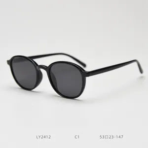 Retro style TR90 polarized sunglasses for men and women, classic black round frame.