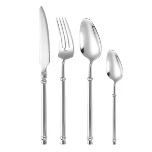 Set de cubiertos franceses de acero inoxidable con cuchillo para bistec, tenedor y cucharas.