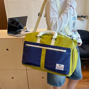 Color-blocked travel duffel bag large capacity portable gym bag for commuting and travel.
