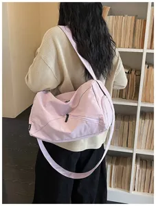 Sac de voyage sport femme rose bandouliere sac fitness avec compartiment humide detail