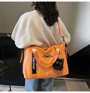 Grand sac de voyage orange pour femme, sac a bandouliere de loisirs elegant et de grande capacite.