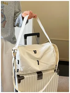 Sac de voyage blanc, grand sac de sport et de fitness pour femmes, sac week-end pratique.