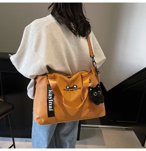 Sac de voyage de sport grand et décontracté avec joli pendentif chat pour le quotidien.