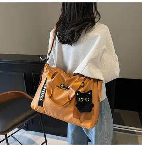 Sac de voyage pour femme, élégant sac bandoulière marron décontracté pour le sport et les loisirs.