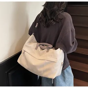 Detailed view of the large capacity travel duffel bag in light beige, perfect for daily use.