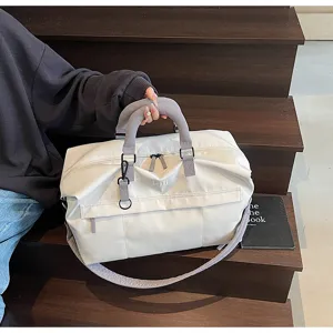 Stylish large capacity travel duffel bag for women, lightweight casual gym sports bag.