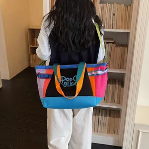 Color-block canvas tote bag detail, large capacity shoulder bag for commuting, casual style.