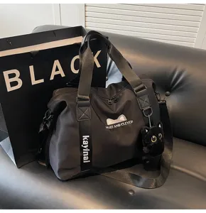 Sac de voyage noir avec broderie d'oreilles de chat mignon pour les déplacements quotidiens.