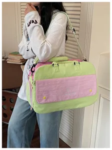 Colorblock travel duffel bag for women, fashion lightweight large capacity luggage bag for gym.