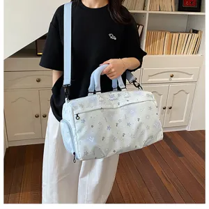 Large capacity travel duffel bag for women, lightweight gym and weekend overnight luggage bag.