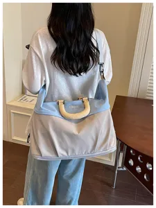Gran bolsa de viaje para mujer, elegante bolso de hombro ligero para cercanias con asa comoda.