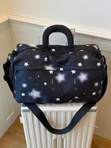 Large capacity travel duffle bag for women with stylish star print, lightweight overnight gym bag.