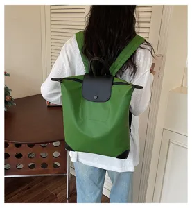 Zaino casual in nylon per il commuter con patta in pelle e manico per uso quotidiano