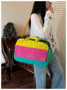 Color block travel duffel bag detail, large capacity canvas shoulder bag for women yoga fitness.