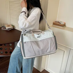 Large capacity travel duffel bag for women, lightweight short-distance boarding handbag.