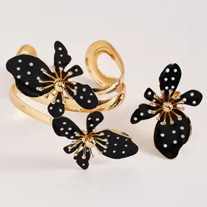 Vintage-Schmuckset mit schwarzen Punkten und Blumen, goldenes Manschettenarmband
