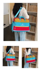 Bunte Colorblock Reisetasche mit großem Fassungsvermögen, Schultergurt und Griffen für Damen.