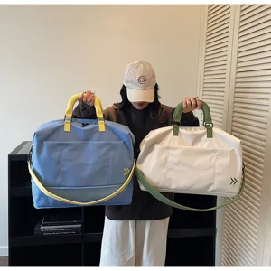 Large capacity travel duffel bag with shoulder strap, ideal for weekend trips, sports and gym use.