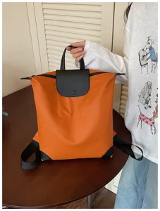 Zaino da commuter leggero con grande capacità e design di moda minimalista per i viaggi.