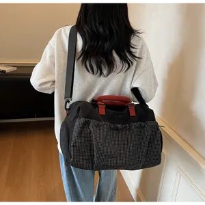 Large capacity travel duffel bag for women and men, ideal for short trips, gym and weekend trips.