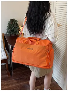 Grand sac de voyage étanche pour femmes, sac fourre-tout léger pour week-end et sport.