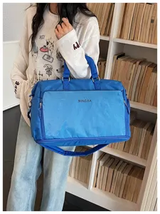 Grand sac de voyage pour femme, fourre-tout léger et portable pour courts trajets.