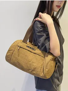 Large capacity sports fitness duffel bag, casual shoulder travel bag for men and women.
