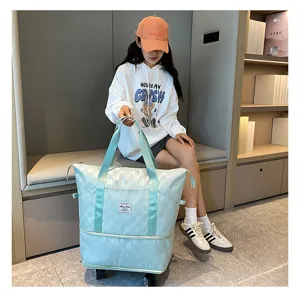 Gran bolsa de viaje con ruedas a cuadros con ruedas universales y diseño extensible.