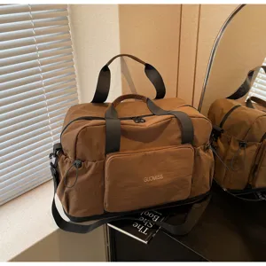 Grosse braune ReiseDuffeltasche mit Schultergurt fuer Damen, Freizeitsport Gepacktasche.