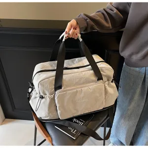 Geraeumige leichte Reisetasche Sporttasche mit Schultergurt fuer Fitness und Urlaub.
