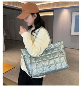 Quilted puffer tote bag for women, large capacity shoulder handbag for travel and fitness yoga.