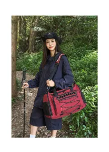 Bolso de viaje grande a cuadros rojos para senderismo al aire libre y fitness.
