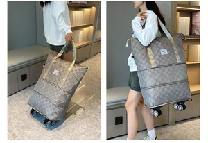 Gran bolsa de viaje con ruedas y diseño de almacenamiento extensible para mudanzas.