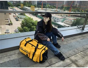 Grande borsa da viaggio sportiva all'aperto borsa da palestra per bagagli con manico e tracolla.