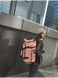 Grande zaino da viaggio e borsa sportiva per attività all'aperto, fitness e uso quotidiano.