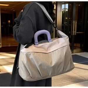 Gran bolsa de viaje para mujer y hombre, bolsa deportiva ligera de fin de semana detalle.