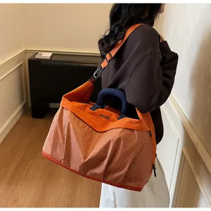 Bolsa de viaje de gran capacidad para mujer, elegante bolso de fin de semana a cuadros naranja con correa.