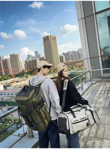 Grande capacità zaino da viaggio e borsa borsone per sport all'aperto, fitness e uso bagagli.