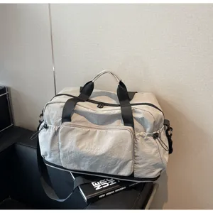 Leichte Reise-Duffeltasche für Damen, große wasserdichte Sporttasche und Wochenend-Gepäcktasche.