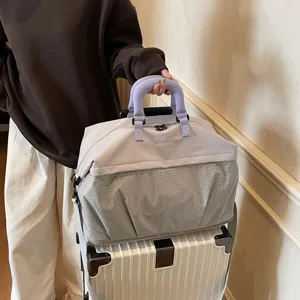 Gran bolsa de viaje para mujer y hombre, equipaje de fin de semana ligero con asa cómoda.