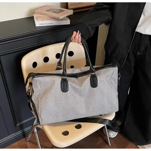 Grande borsa da viaggio con motivo spina di pesce, borsone versatile per il tempo libero.
