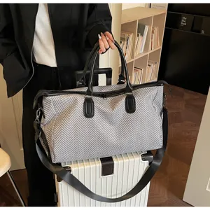 Grande borsone da viaggio per uomo e donna, elegante borsa weekend in spina di pesce per sport.