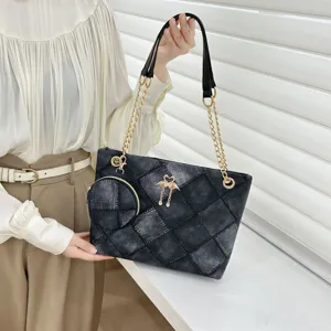 Gesteppte Damen Umhängetasche aus Jeansstoff mit Kette und kleiner Münztasche