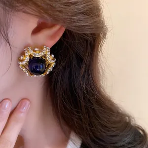Retro court style rhinestone blue pearl non-pierced ear clips for women, elegant daily fashion jewelry.