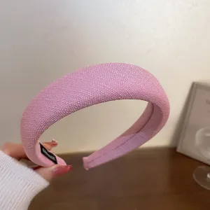 Rosa gestrickter breiter Haarreif Detailansicht, süßes Design hoher Haarschmuck Damen.