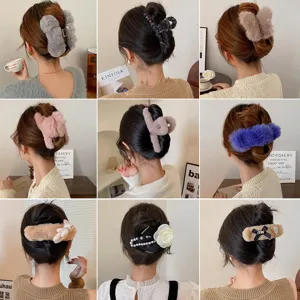 Plüsch Kunstpelz Haarklammer Elegant Herbst Winter Haifischclip Mit Kamelie Perle Schleife Zubehör Für Damen Haargreifer Kiefer Clips